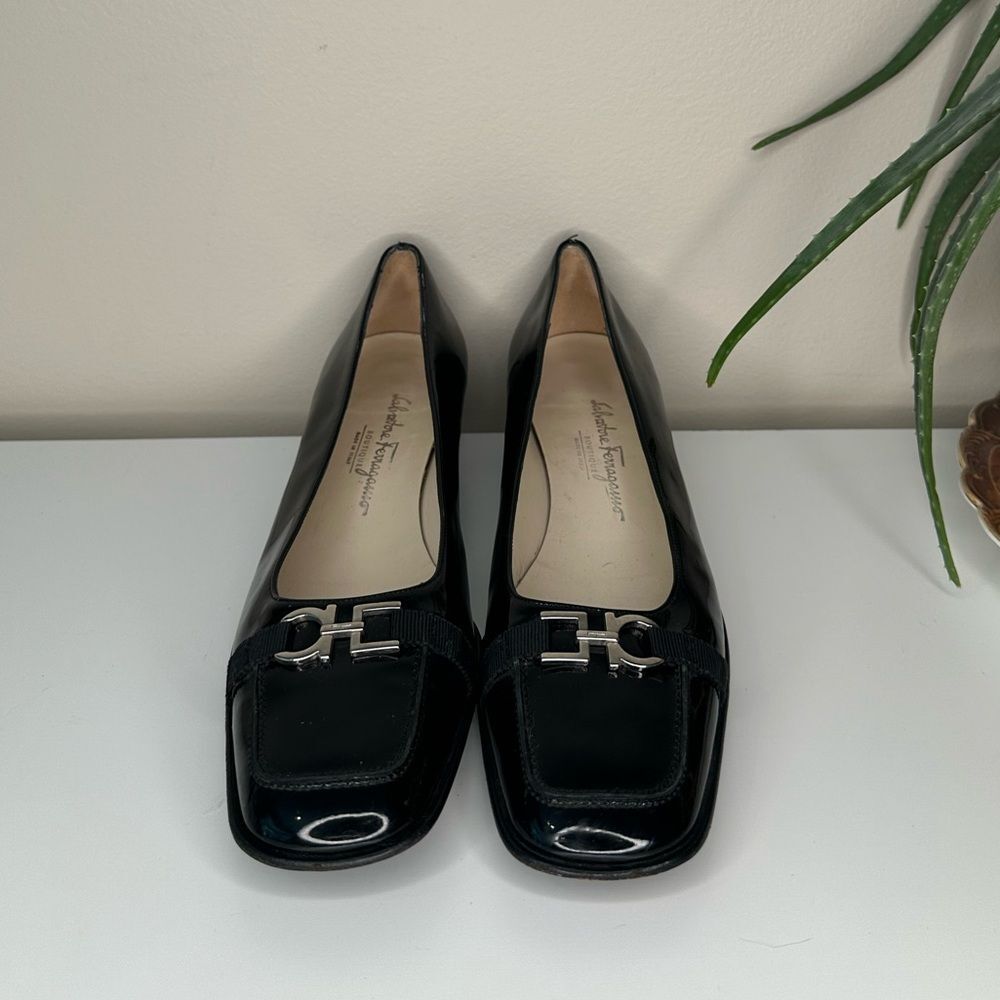 SALVATORE FERRAGAMO Vintage Letizia Black Patent Leather Loafers 7.5B | Gancini - Picture 5 of 10